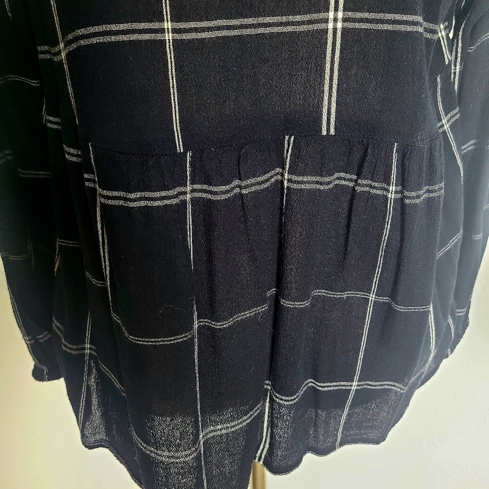 Old Navy Black & White Plaid Longsleeve Blouse, Size Medium - Picture 7 of 9